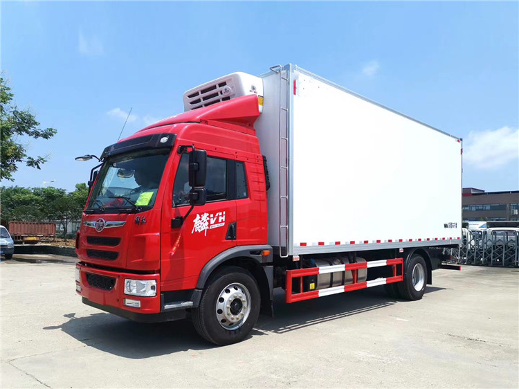 國(guó)六 解放麟VH6.8米冷藏車