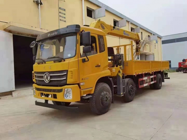 國六東風前四后四隨車吊新品上市